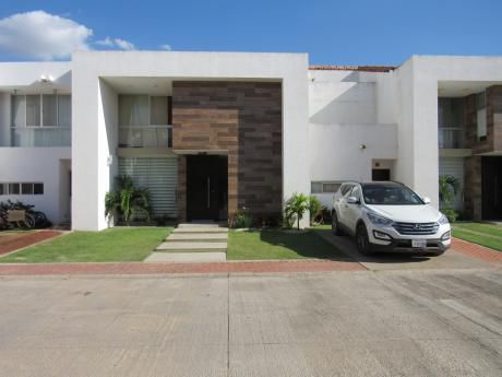 Condominio Villa De Las Mercedes
