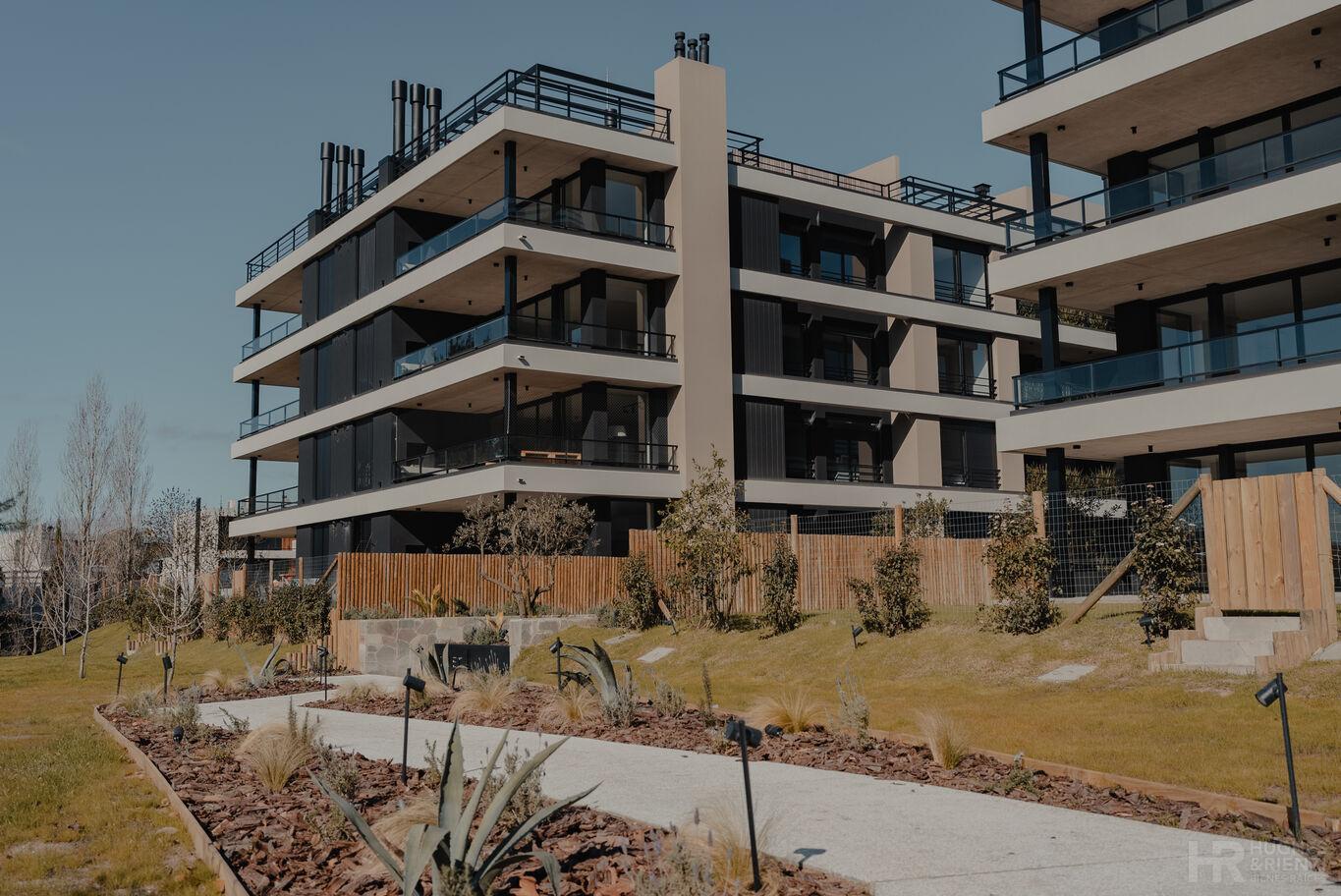 Venta y Alquiler apartamento - 3 dormitorios - Barrio Parques