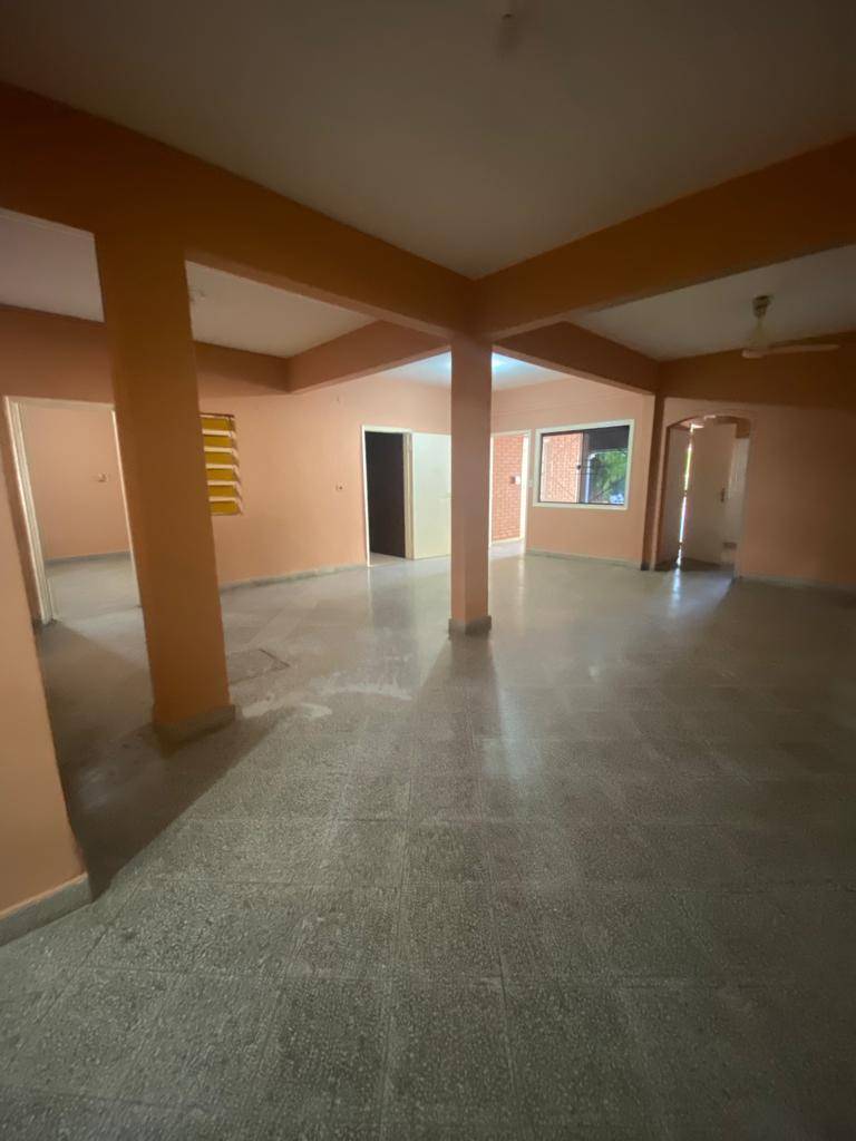 ALQUILO AMPLIA CASA EN LAMBARE — foto 3