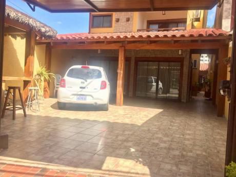 Casa Amplia De Dos Planta En Venta Sup. 260 Mts2