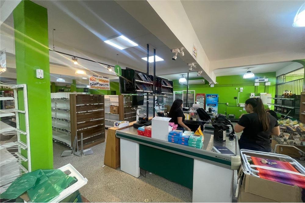 ALQUILO LOCAL COMERCIAL SOBRE MARISCAL LOPEZ FERNANDO NORTE — foto 3