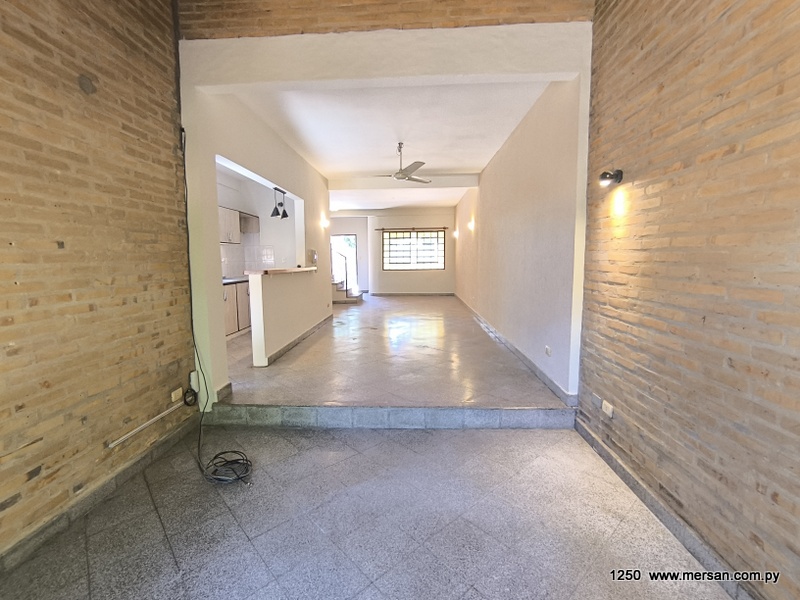 VENTA DÚPLEX 3 DORM. EN SUITE Z/ POLICLINICO MUNICIPAL LAMBARÉ (CÓD. 1250) — foto 2