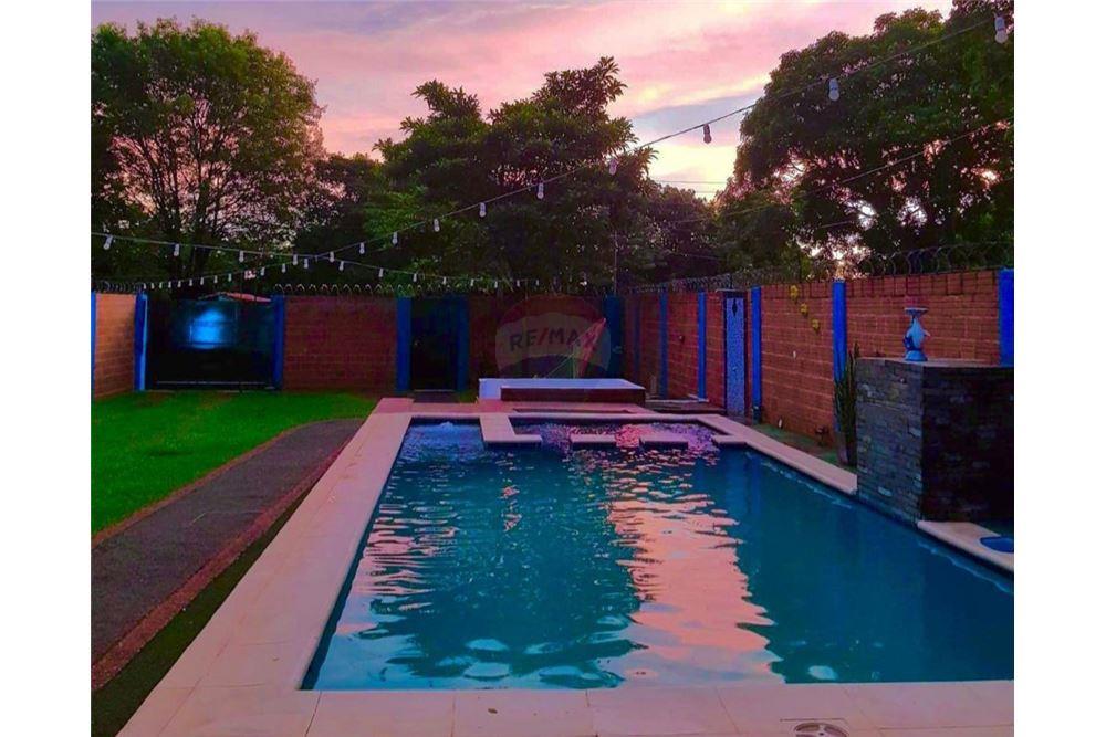 ALQUILO CASA CON PISCINA EN CAPIATÁ — foto 2