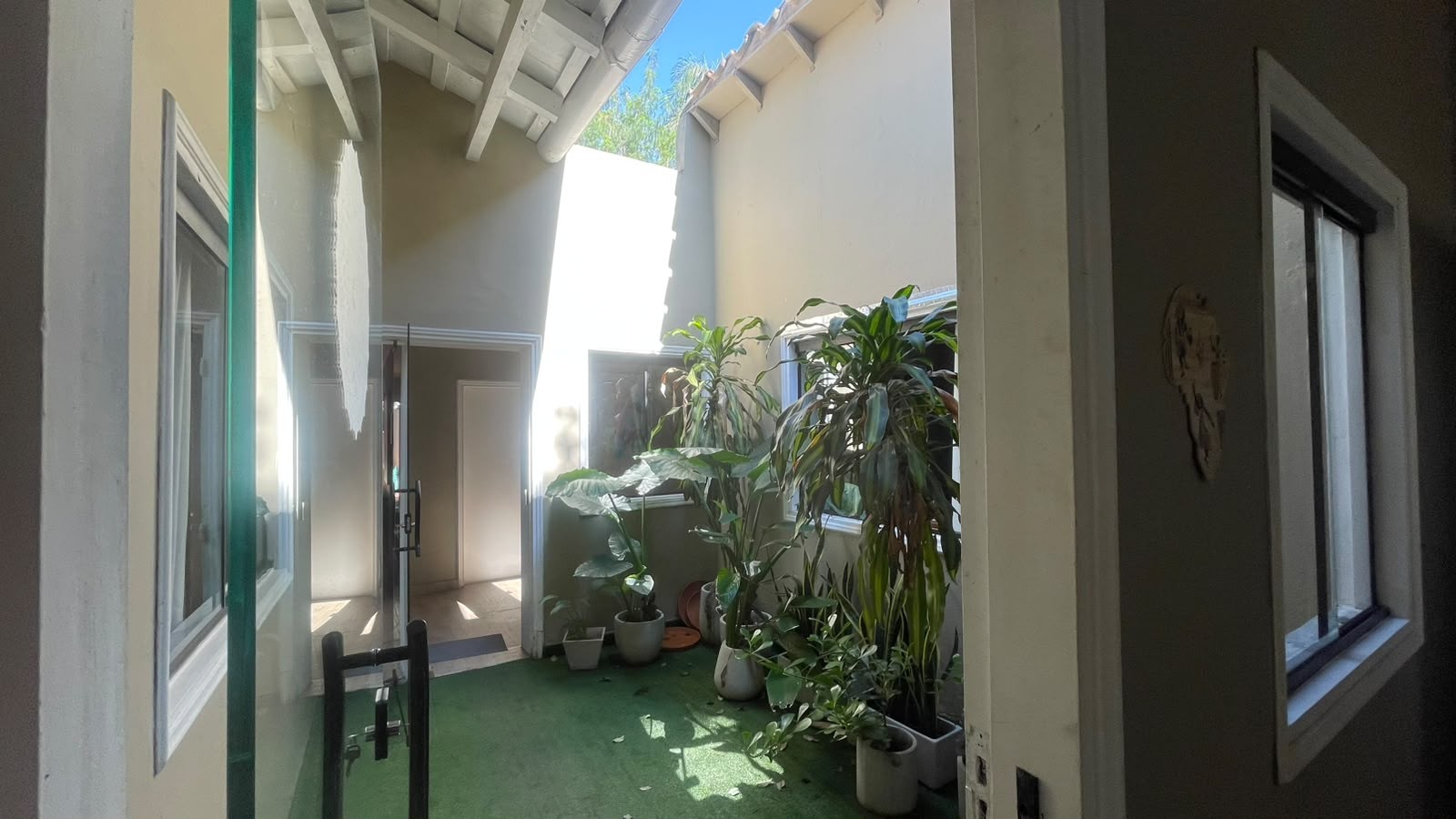 ALQUILO RESIDENCIA PARA VIVIENDA U OFICINA EN BARRIO LOS LAURELES-ASUNCION — foto 2