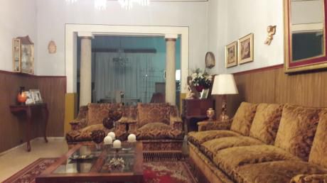 Oportunidad! Casa En 2 Plantas, 4 Dorm. Con Patio.