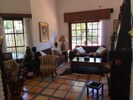Casa En Excelente Estado, Pronta Para Entrar!