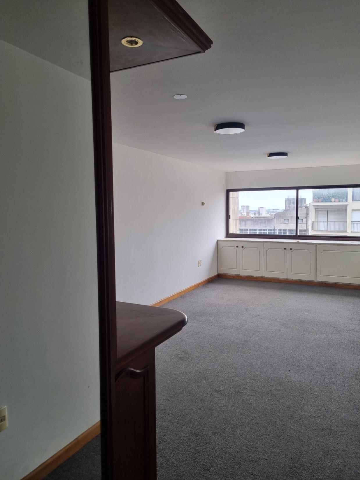 Hermoso Monoambiente Piso 10 En Cordón Con Espectacular Vista · Foto 3