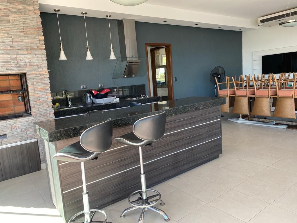 SAN BERNARDINO EN VENTA CASA CON VISTA AL LAGO YPACARAI TOTALMENTE EQUIPADA — foto 2