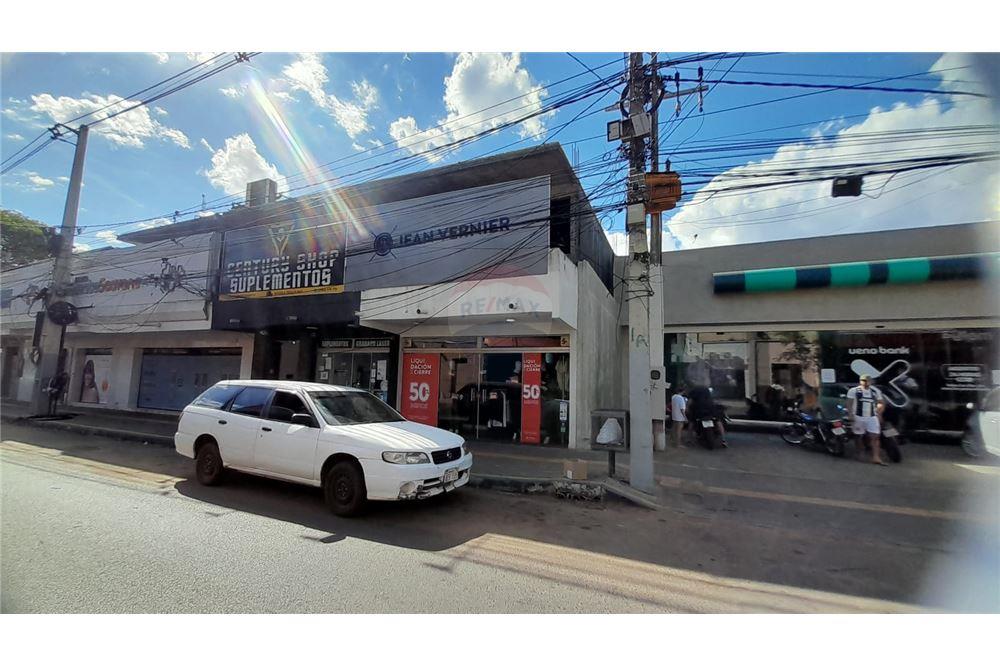 HERMOSO SALON COMERCIAL EN EL CENTRO DE LUQUE — foto 2