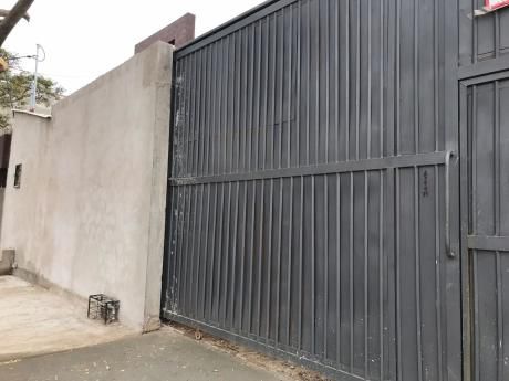 Inmobiliaria Ofrece: En Alquiler Galpón Zona Oeste Av. Doble Vía La Guardia 4to