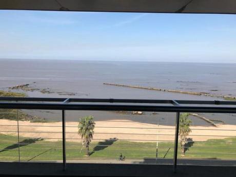 Apartamento De Lujo Frente Al Mar En Montevideo