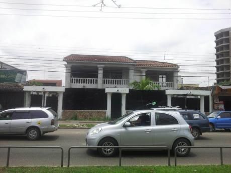 Casa En Venta En Avenida Viedma Y 1er Anillo