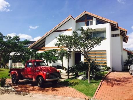 En Venta, Hermosa Casa Familiar