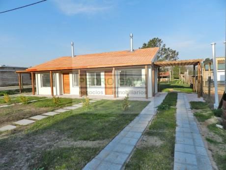Venta De Casa A Estrenar En Playa Hermosa, Piriapolis