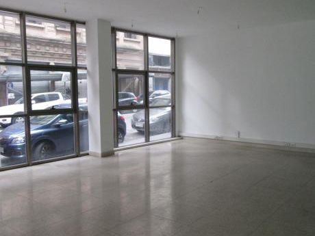 Excelete Y Super Amplio Local Comercial Sobre 25 De Mayo