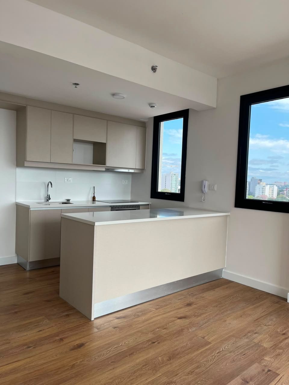 DEPARTAMENTO DE 3 DORMITORIOS EN ALQUILER. Recoleta. Asunción - Py. — foto 2