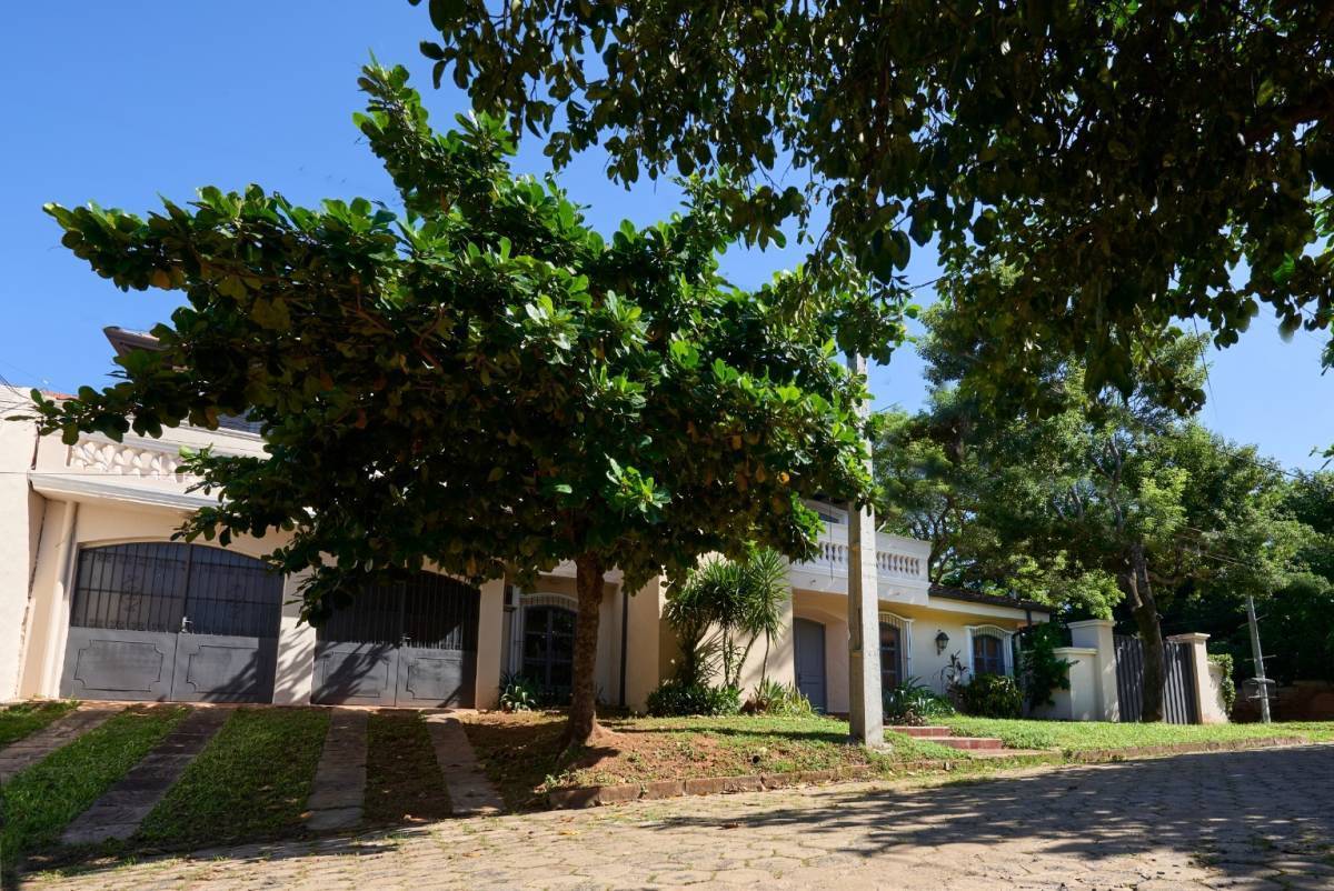 ALQUILO HERMOSA RESIDENCIA RODEADA DE NATURALEZA LAMBARE — foto 2
