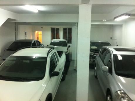 Local De Vehiculos Con Doble Entrada Y Vivienda. Con Renta
