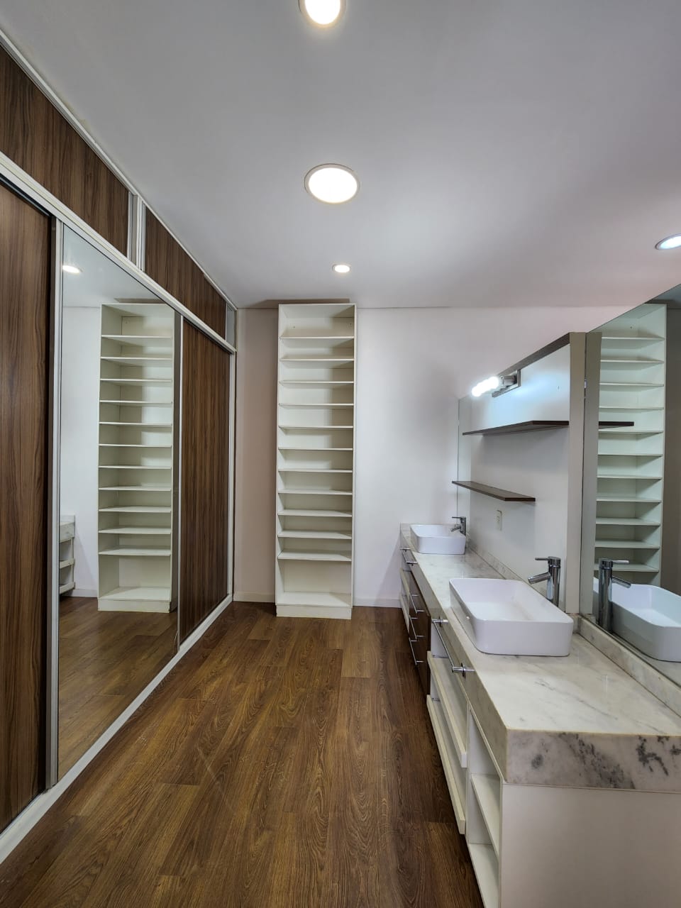 Alquiló. triplex  zona Paseo la Galería — foto 3