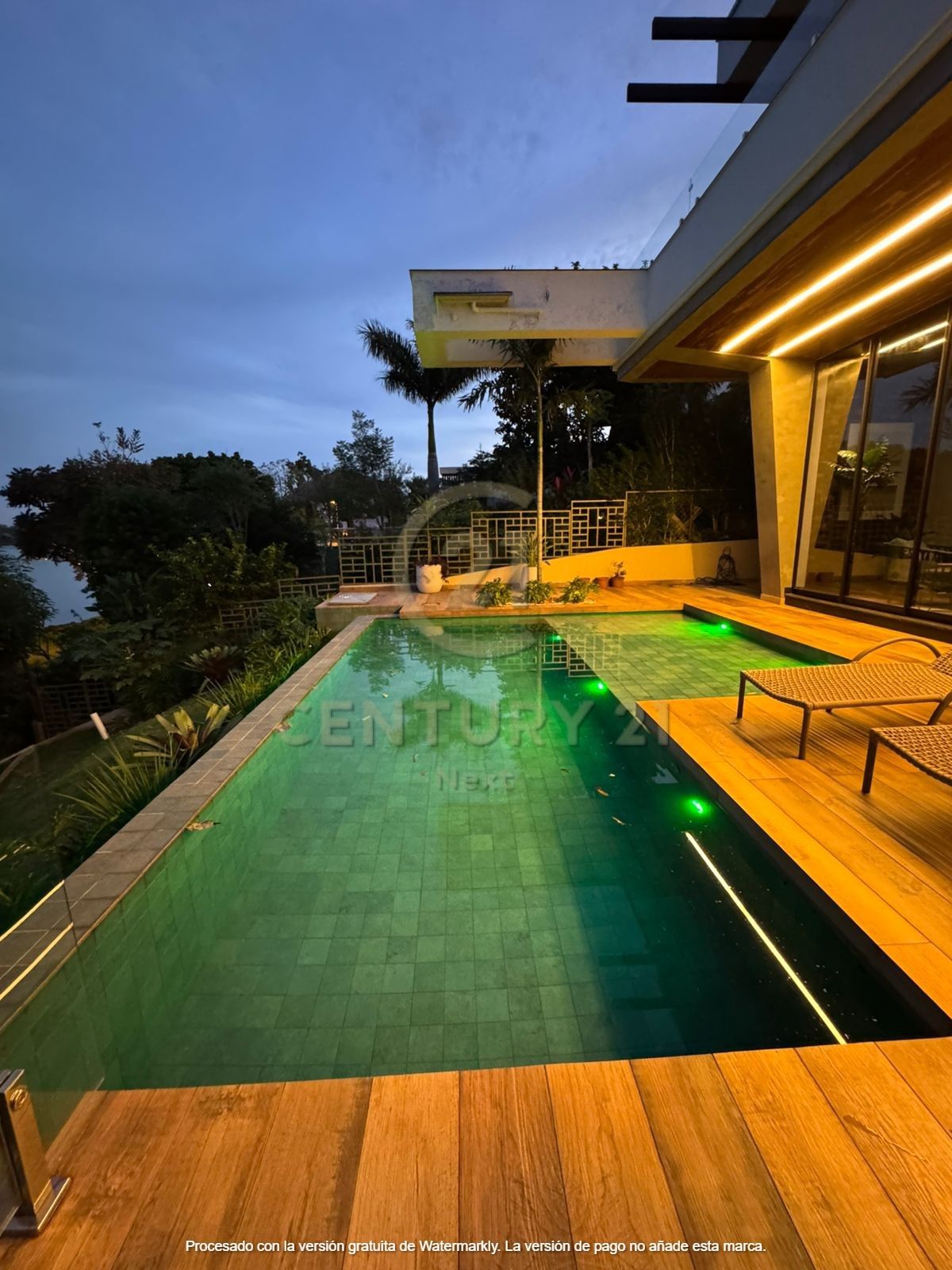EXCLUSIVA RESIDÊNCIA DE ALTO PADRÃO À BEIRA DO RIO ACARAY – HERNANDARIAS — foto 2