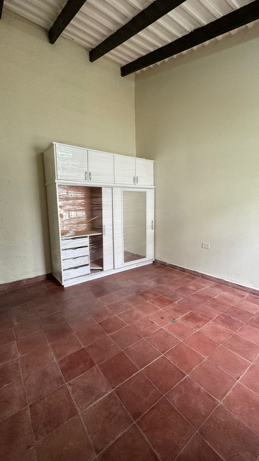 Alquilo casa en barrio Grupo habitacional del Aeropuerto - Asunción — foto 3