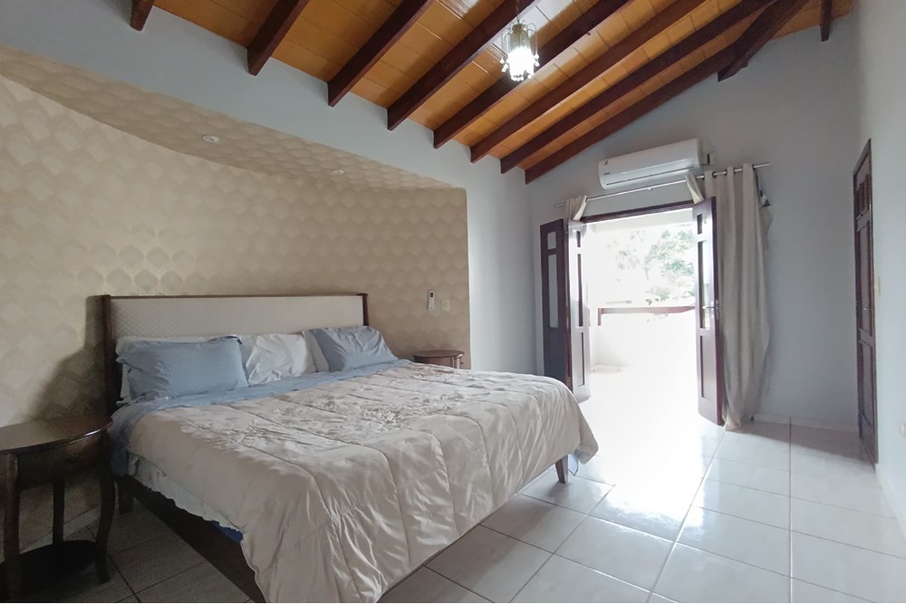 VENDO AMPLIA CASA EN PARANA COUNTRY CLUB — foto 3