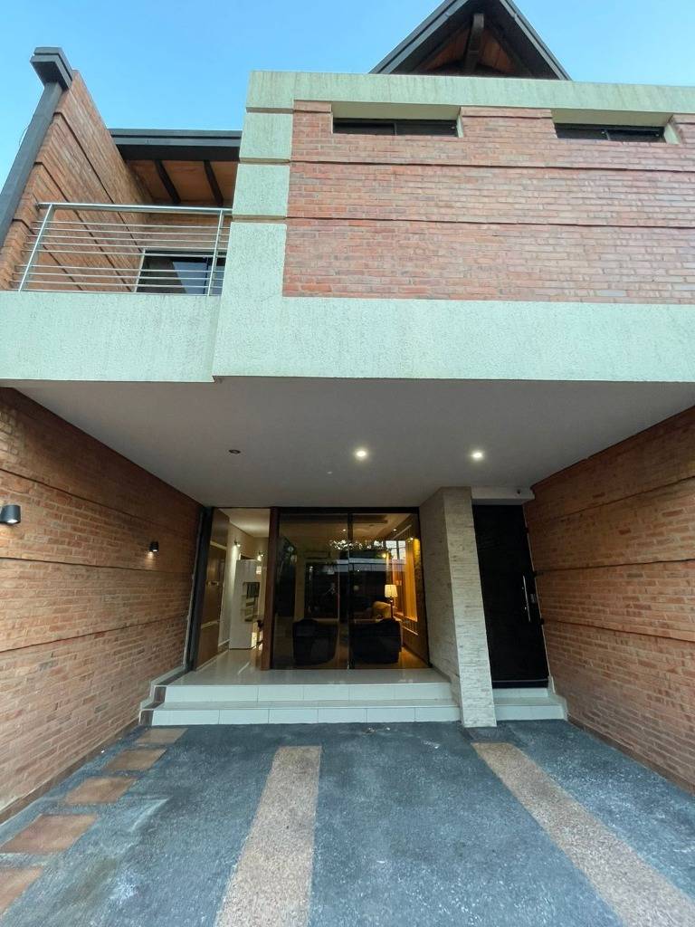 EN ALQUILER AMPLIO DUPLEX CON PISCINA AMOBLADO LOS LAURELES — foto 2