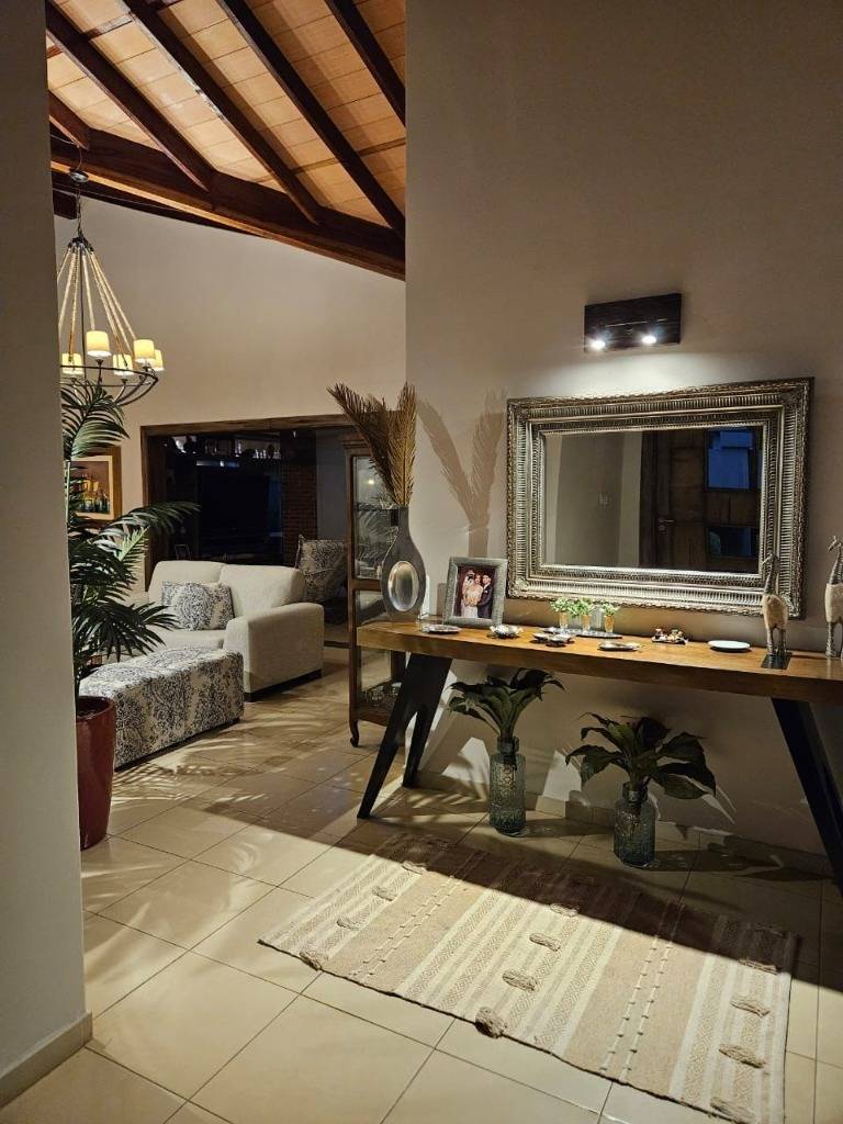 ALQUILO CASA CON 3 HABITACIONES EN SUITE EN BARRIO CERRADO EN LUQUE — foto 2