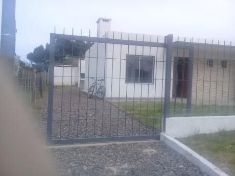 * * Hermosa Casa A Estrenar En Lomas De Solymar * *