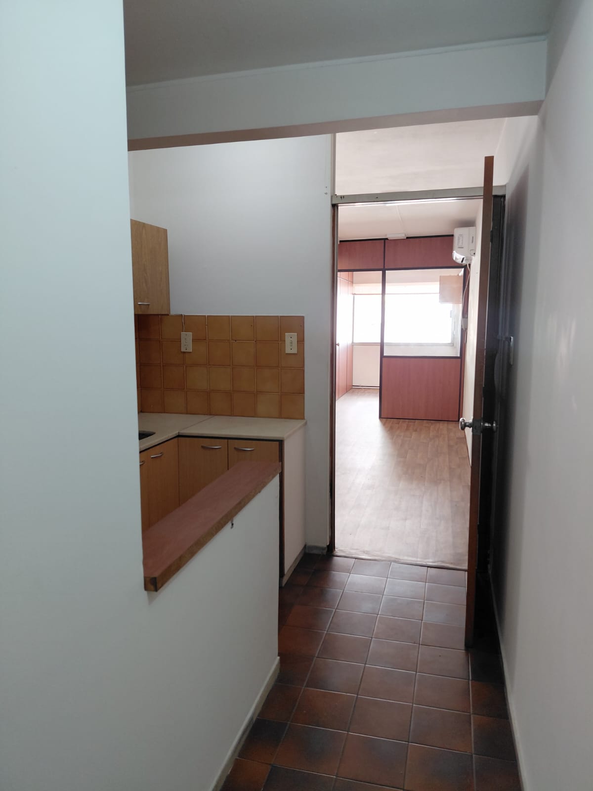 Oficina 43 M² | Muy Luminosa | Piso 9 | Centro | Portería · Foto 9