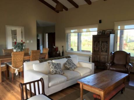 Venta De Casa De 3 Dormitorios En Altos De La Tahona