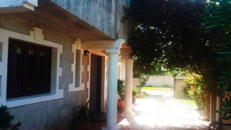 Hermosa Casa Tres Dormitorios Con Opcion A Uno Mas A Metros Del Arroyo !!