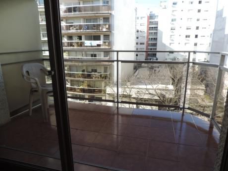Berro Y Pereira. Balcón. 80 Mts