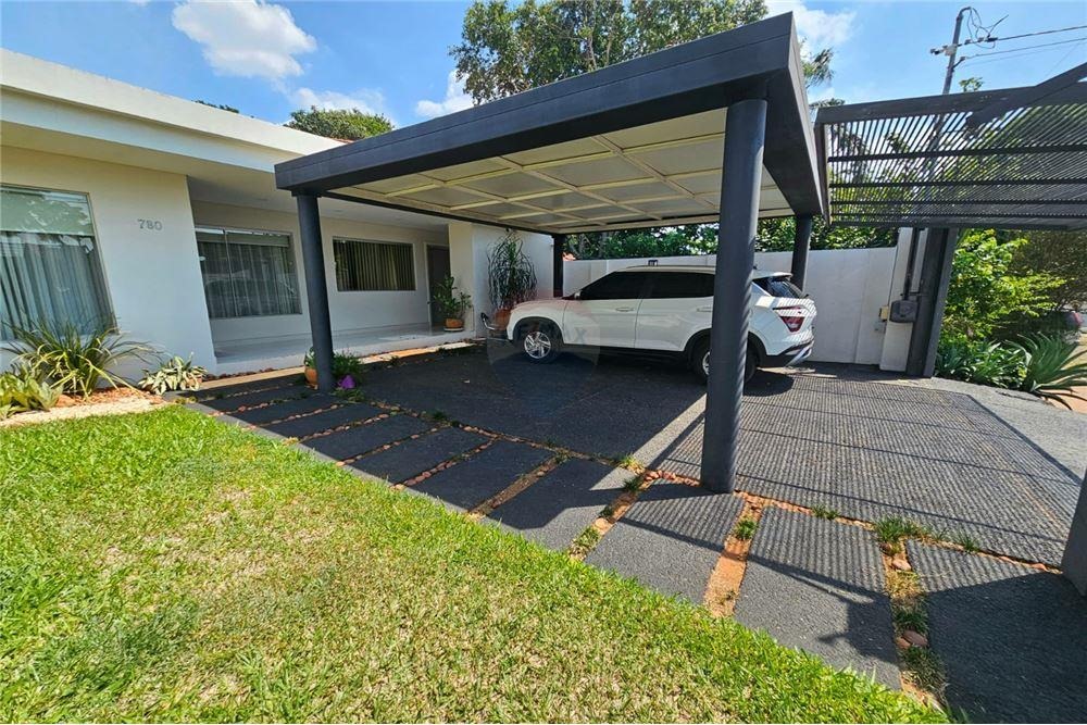 VENDO AMPLIA CASA EN LAMBARE — foto 3