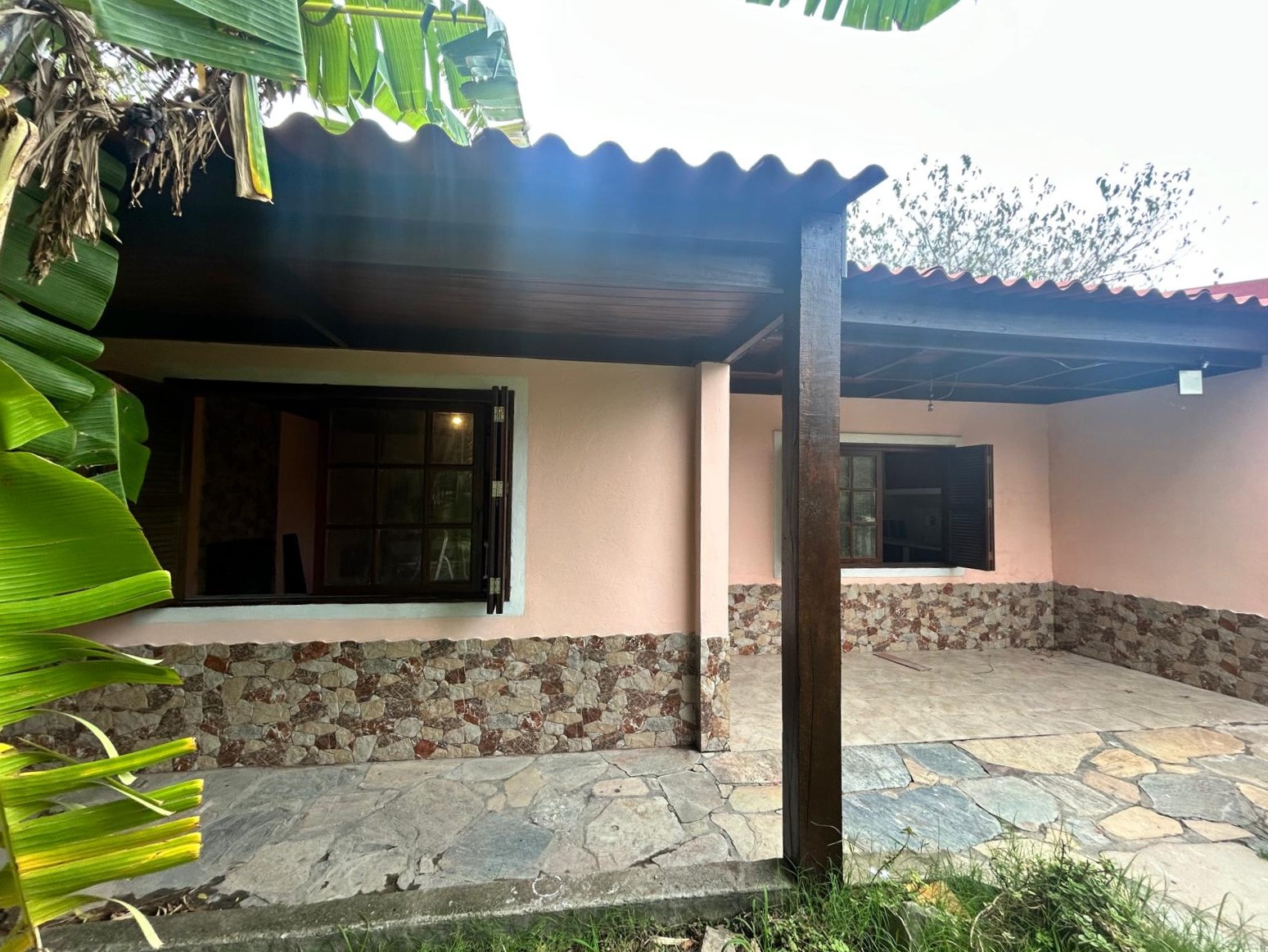Cómoda Y Amplia Casa Con Jardín Y Patio