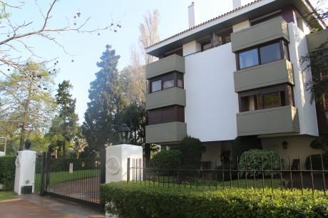 Apartamento De Nivel En Carrasco