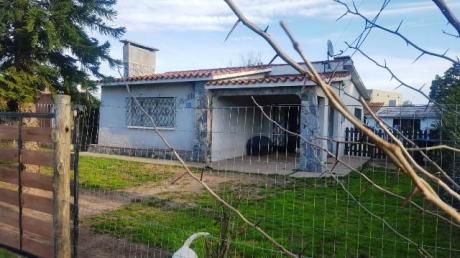 Chalet Con Barbacoa Tipo Apto.
