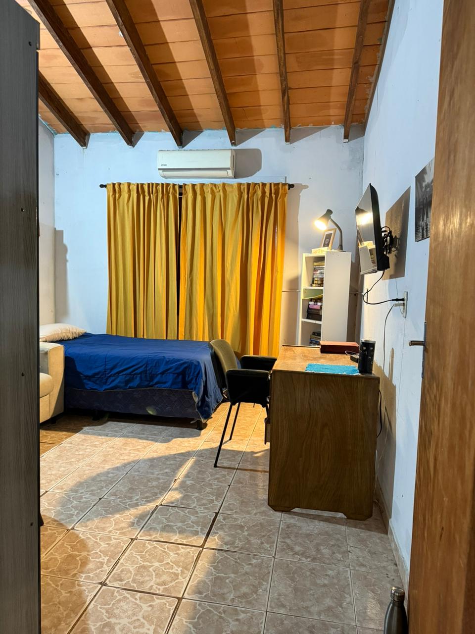 VENDO CASA  DE 2 DORMITORIOS EN YPANE — foto 3