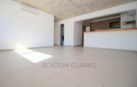 Apartamento En Alquiler: 1 Dormitorio, 1 Baño Y 1 Garage En Zona Golf.