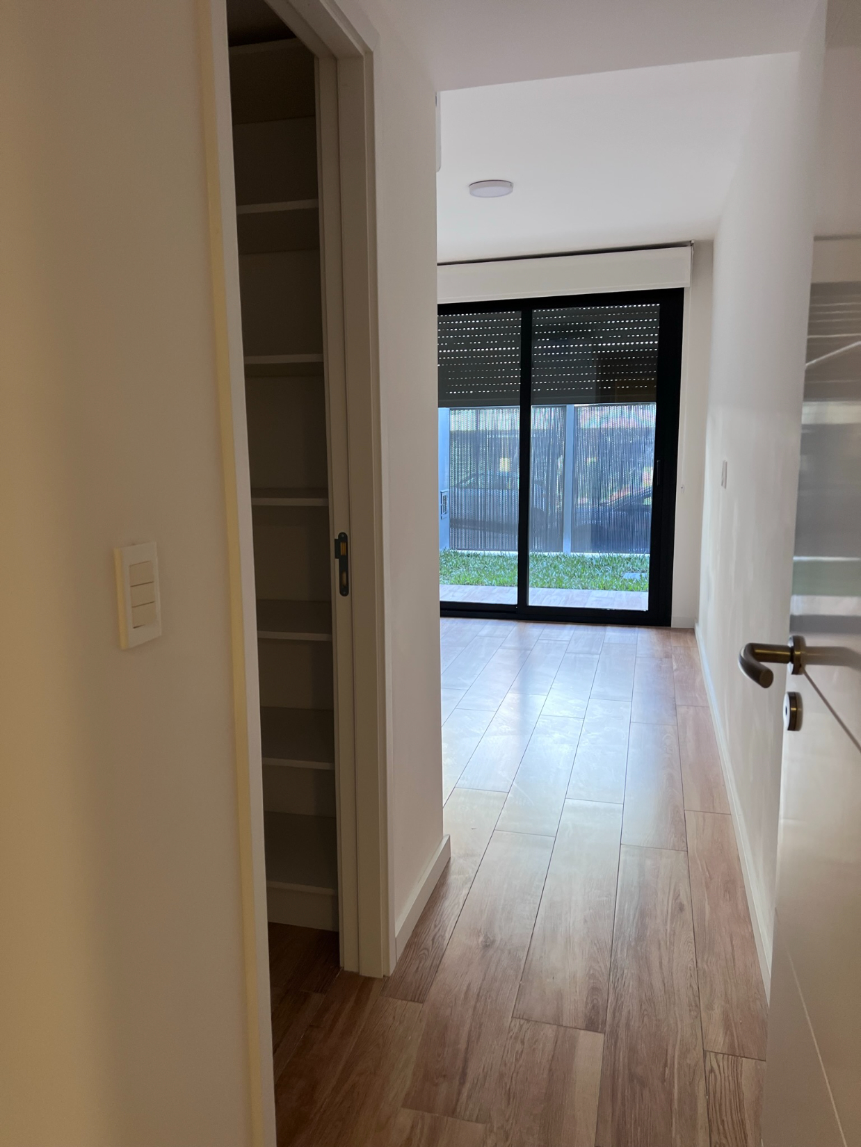 Hermoso Apto A Pasos De Shopping. 1 Dorm C/Vestidor, Jardín Y Garaje $39.000 · Foto 12