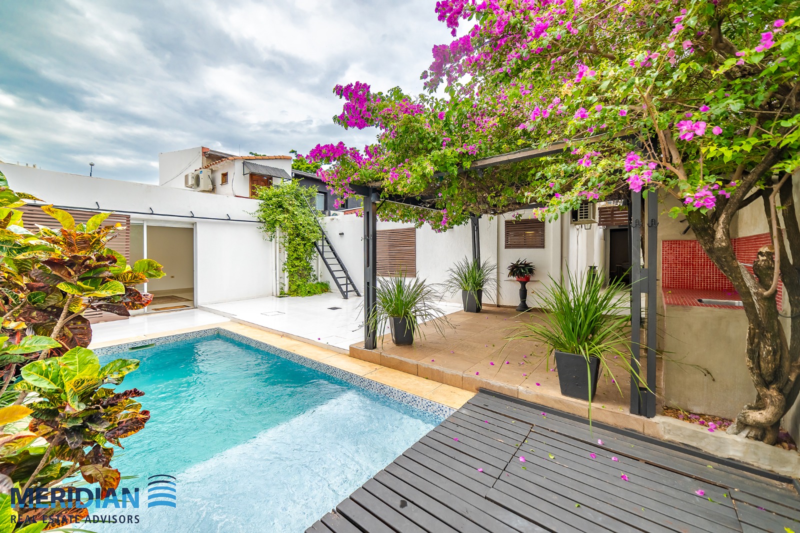 EN VENTA CASA COLONIAL EN LA ENCARNACION  - Una joya renovada con 5 suites — foto 2