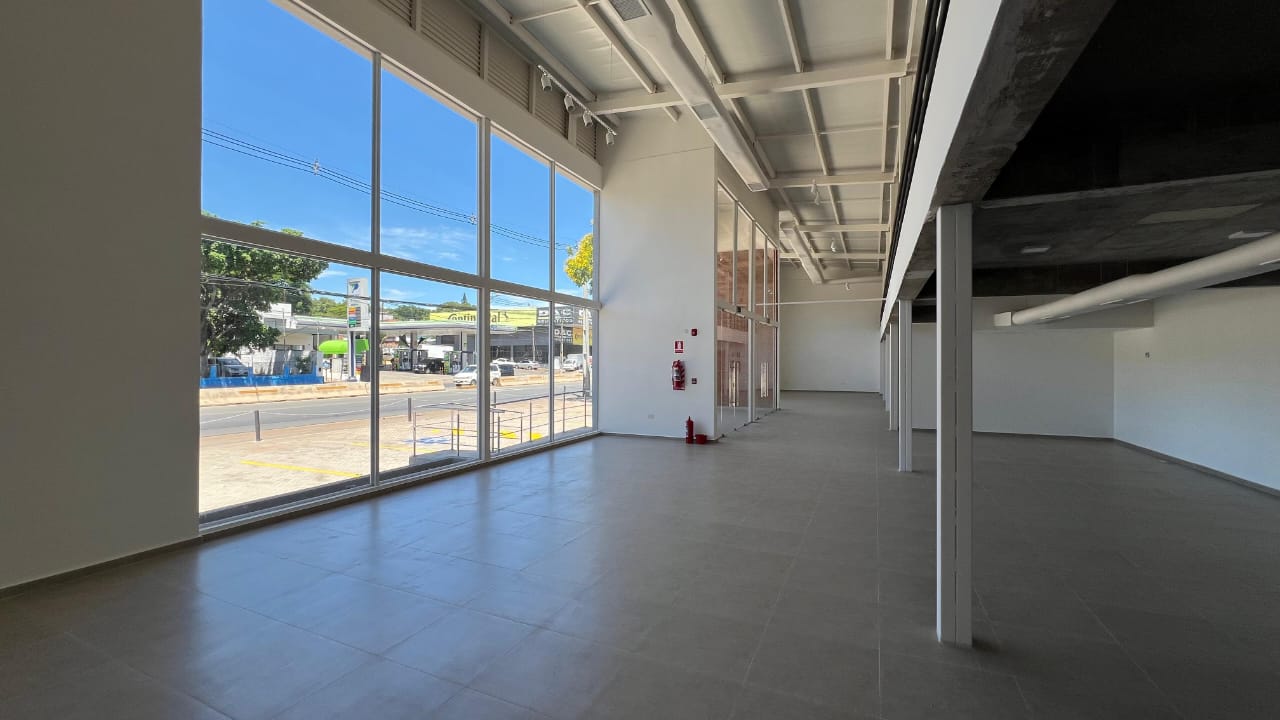ALQUILO SALON COMERCIAL EN MCAL ESTIGARRIBIA — foto 3