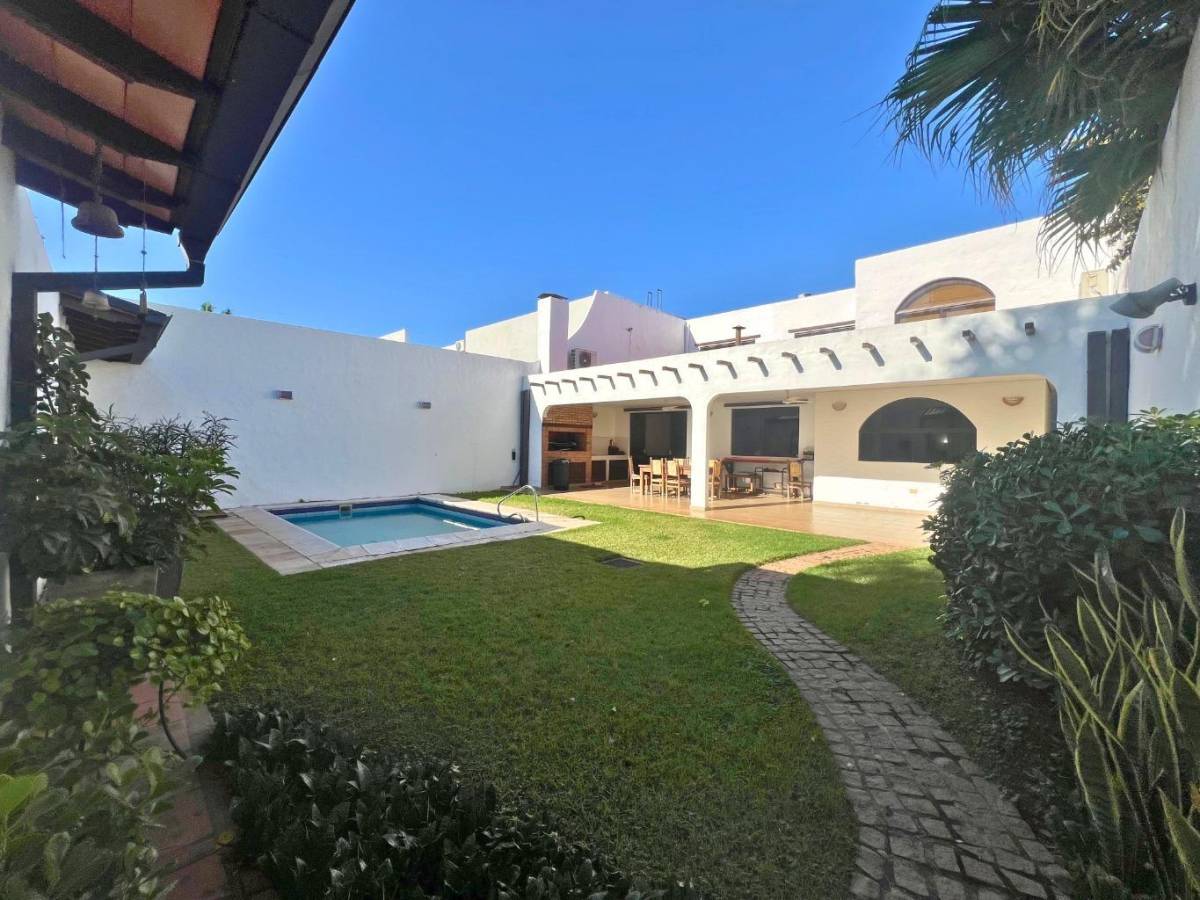 Casa en alquiler en Mburucuyá