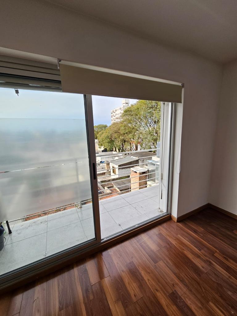 Con terraza y orientado al Norte