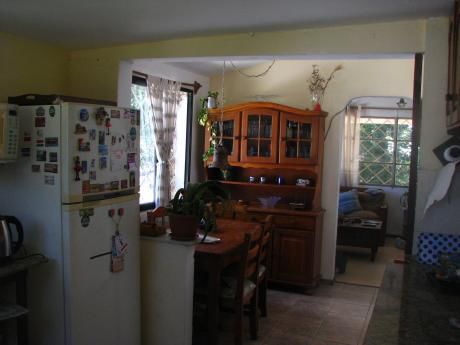 Amplio Chalet Con Apartamento Y Piscina En Muy Buen Entorno