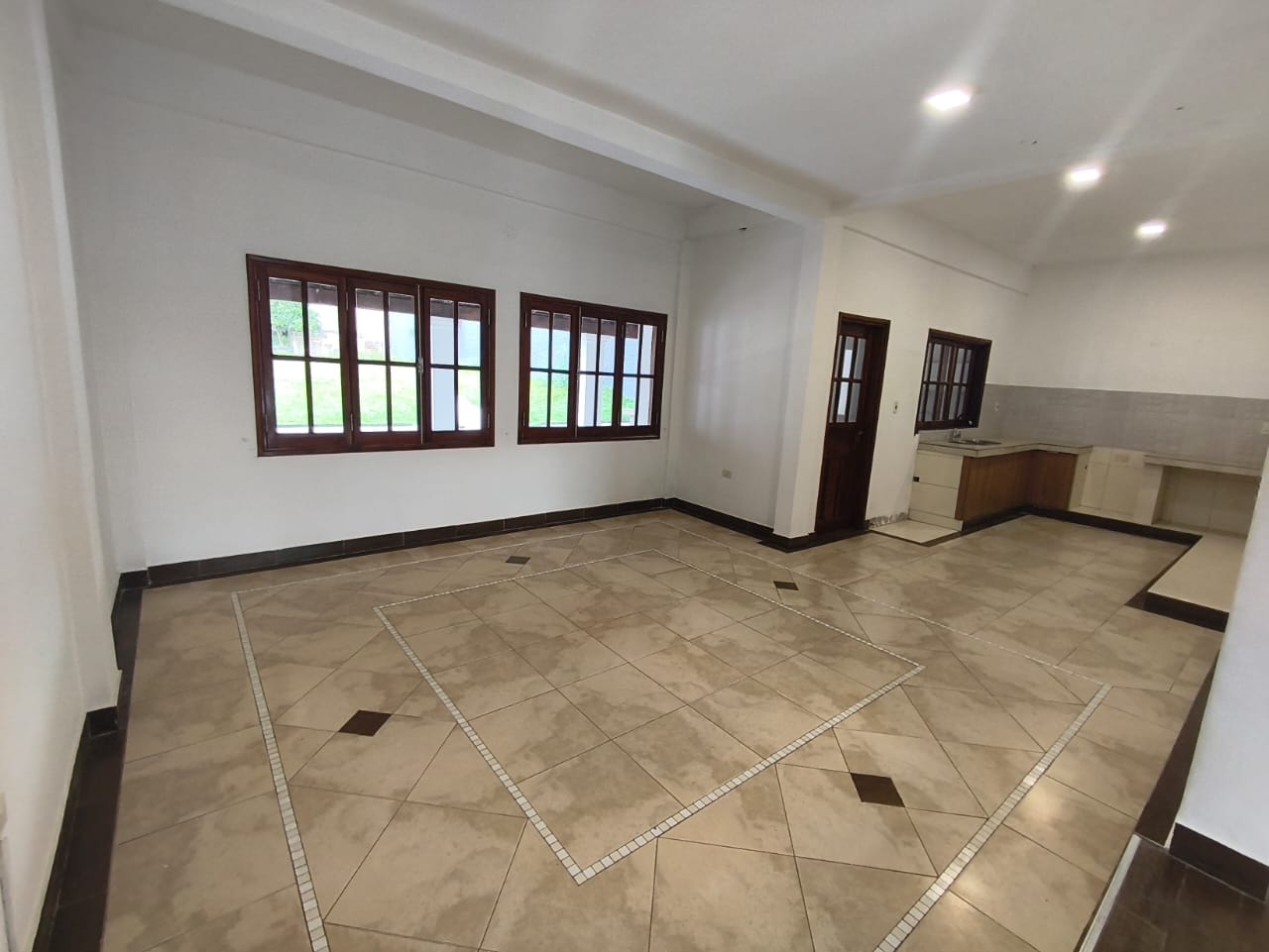 ALQUILO CASA EN ENCARNACION — foto 3