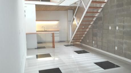 Amplia Terraza Con Parrillero Exclusivo - Admite Banco