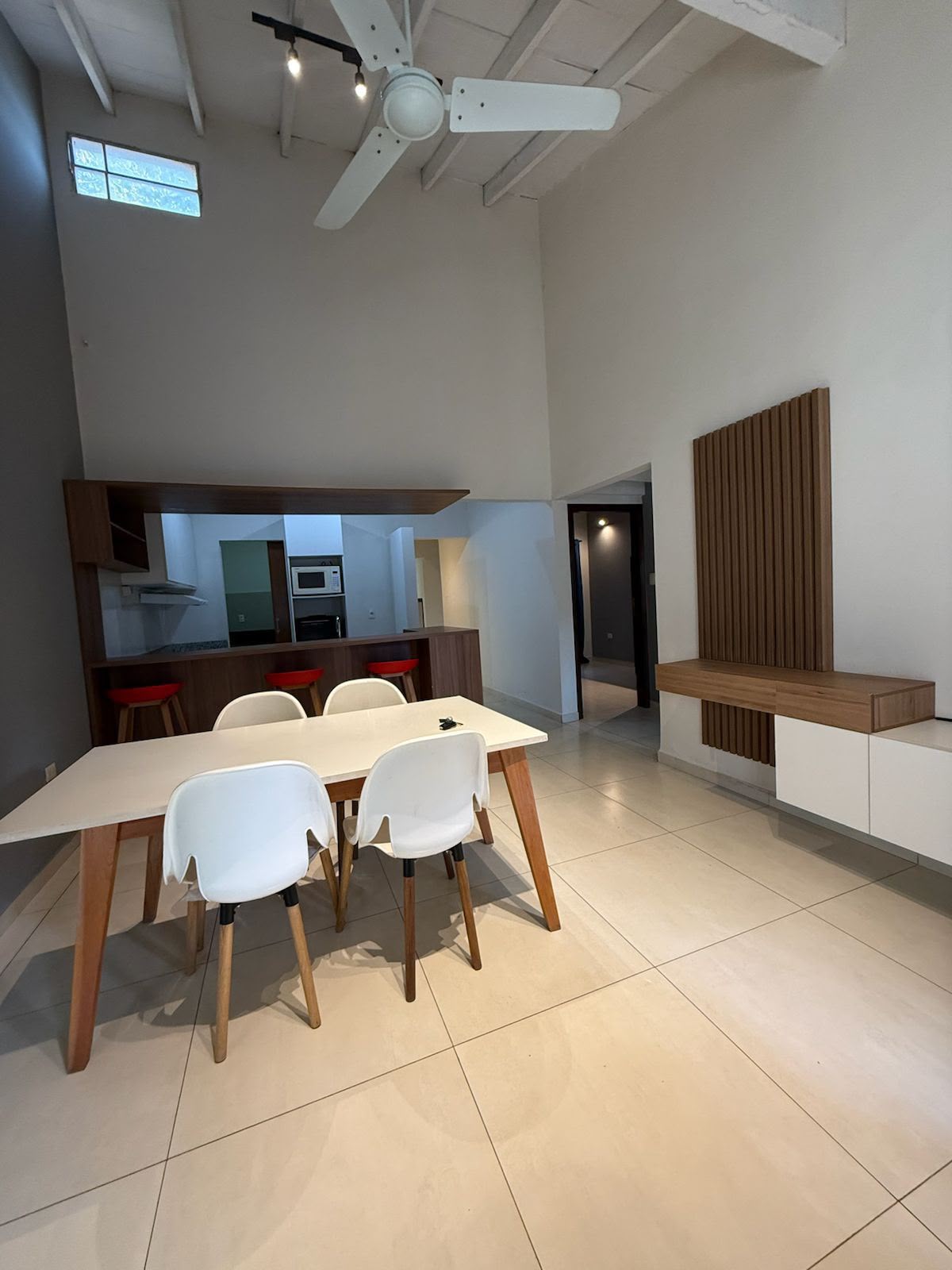 Alquilo casa de 3 dormitorios- zona Cuatro Mojones — foto 2