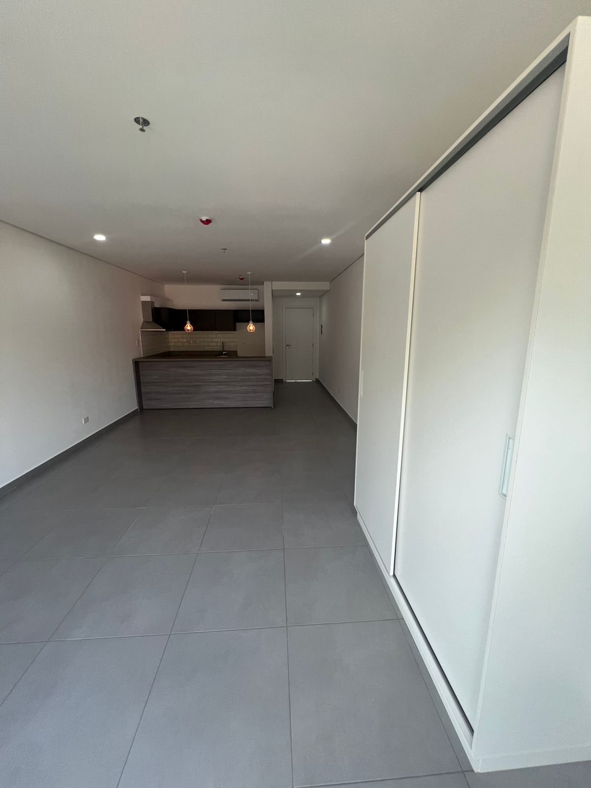 Alquilo Departamento en Ykua Sati a minutos del Eje Corporativo — foto 3