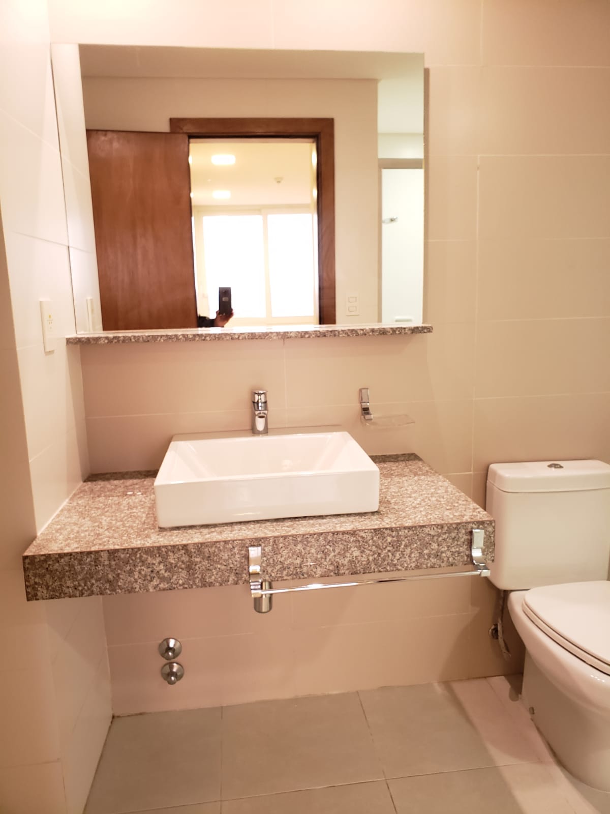 Alquilo Moderno Y Amplio Dpto De 2 Habit En Villa Morra — foto 3